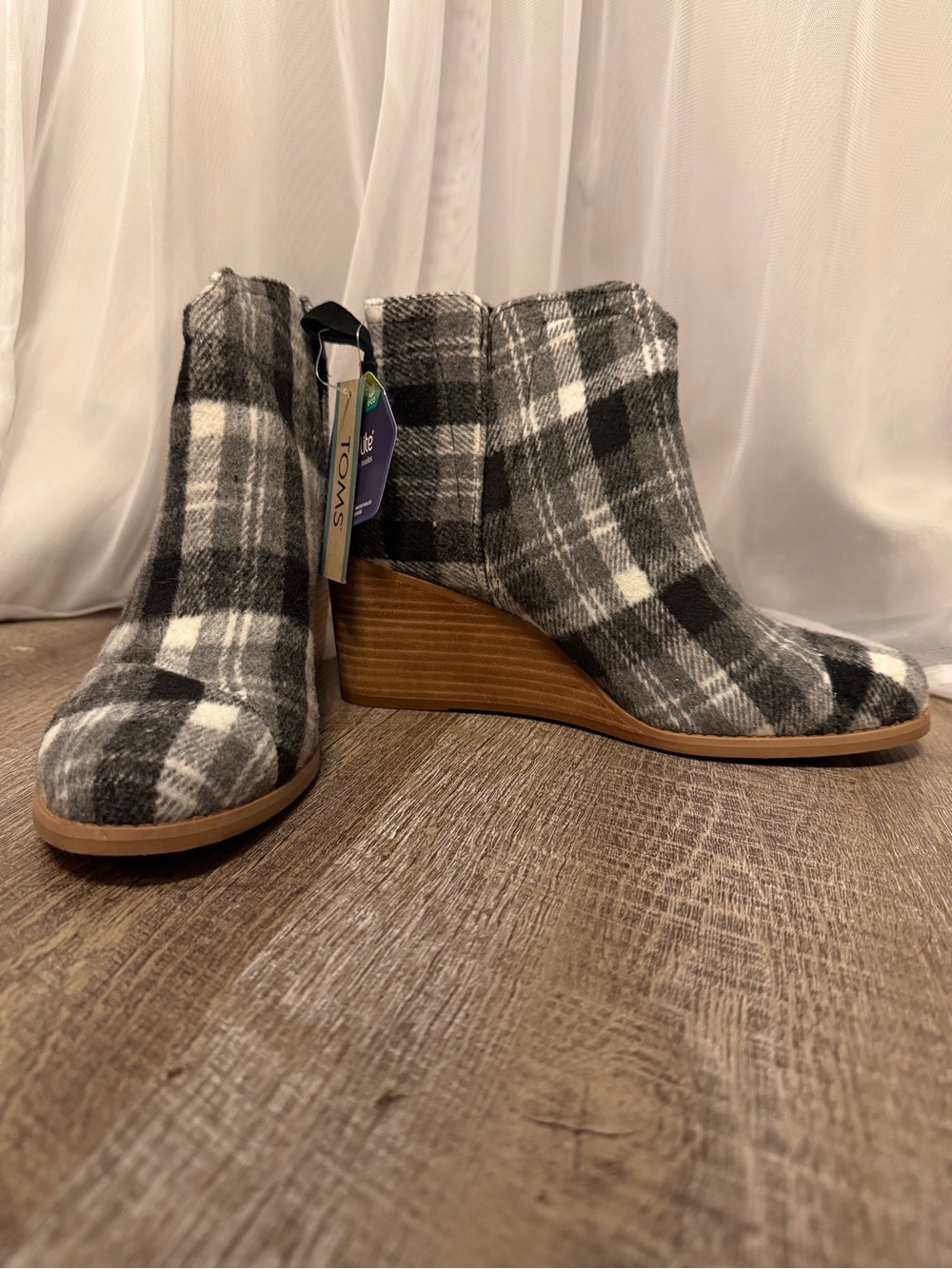 NWT TOMS Plaid Wedge Ankle Booties – Size 7